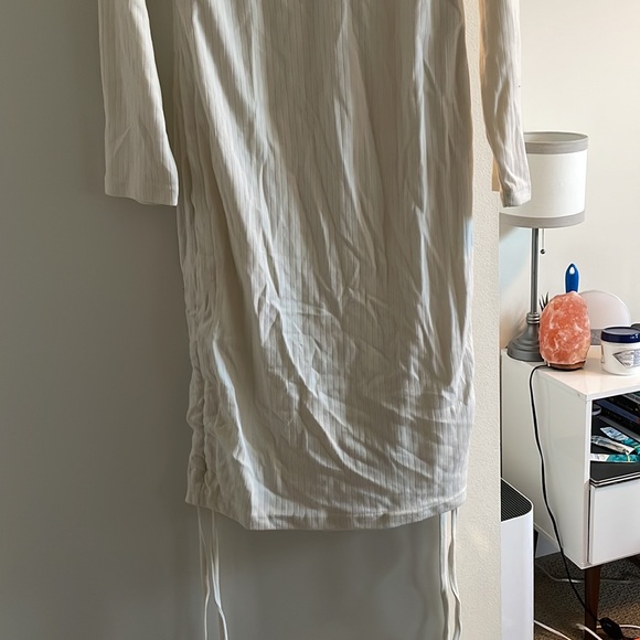 Missguided, mid length dress, scrunch on bottom - Picture 2 of 3